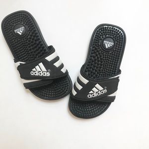 GENDER NEUTRAL ADIDAS VELCRO SLIDES